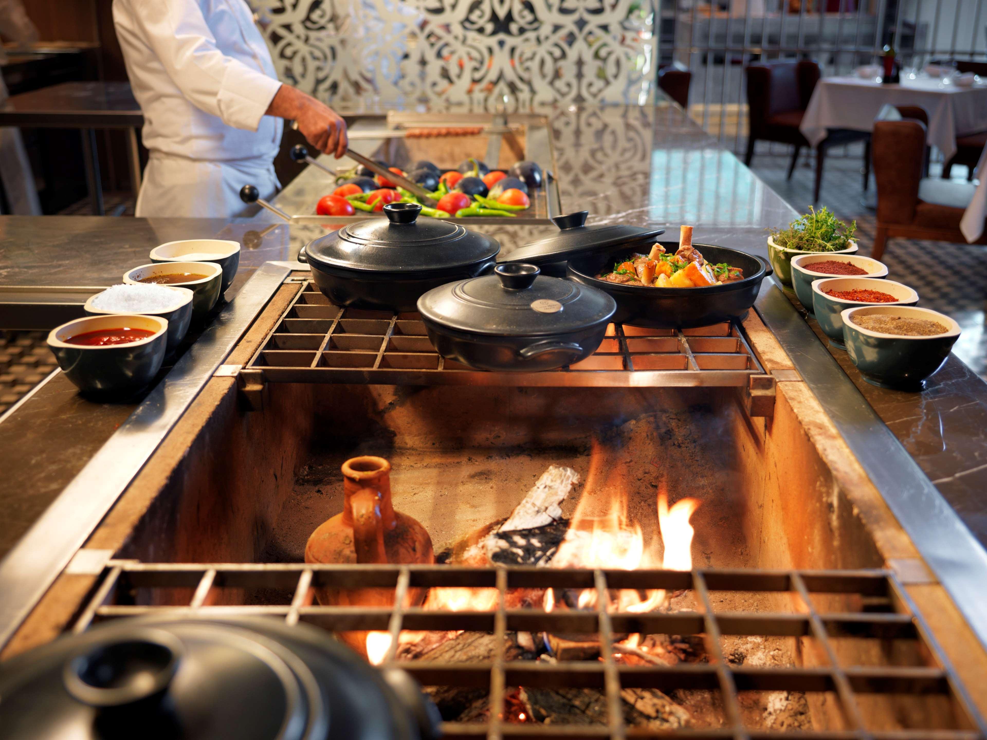 Grand Hyatt Istanbul Hotel Exterior photo A wok in use
